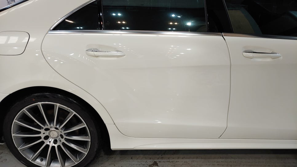 벤츠 CLS 400 / 판금도색 / 뒤 도어, 뒤 범퍼, 쿼터 패널, 사이드스커트/ 수입차 전문 1급 공업사