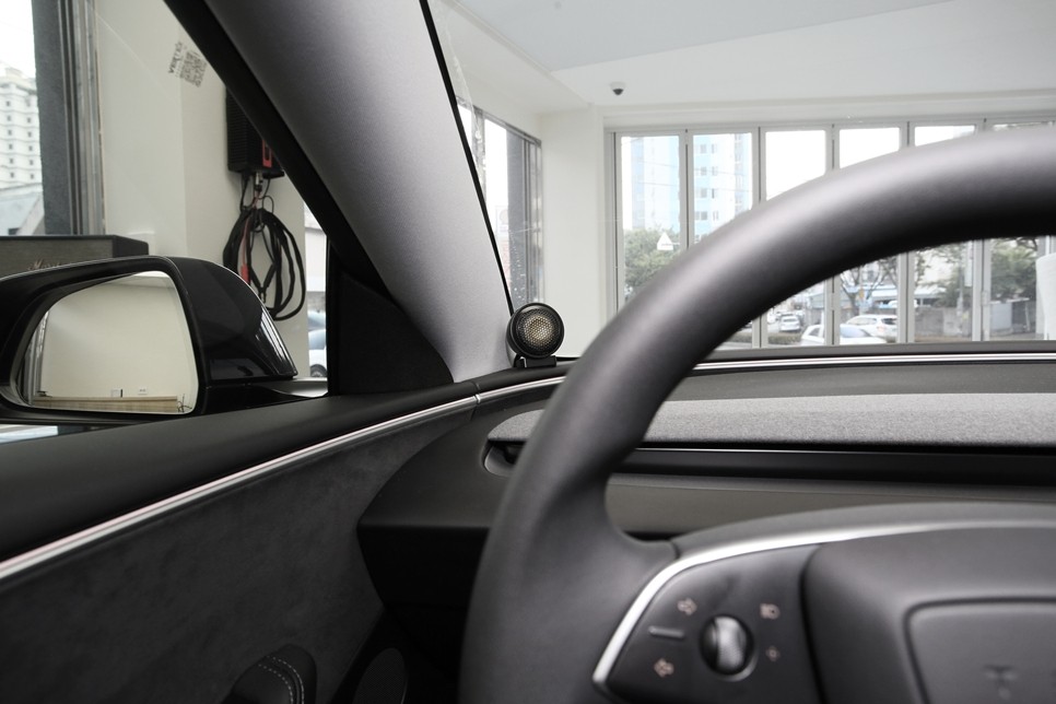 테슬라 모델 3 하이랜드 카오디오 튜닝 후기 – 포칼 165KE & 휀더 방음, 모델 Y 주니퍼도 주목! / 부산 금정