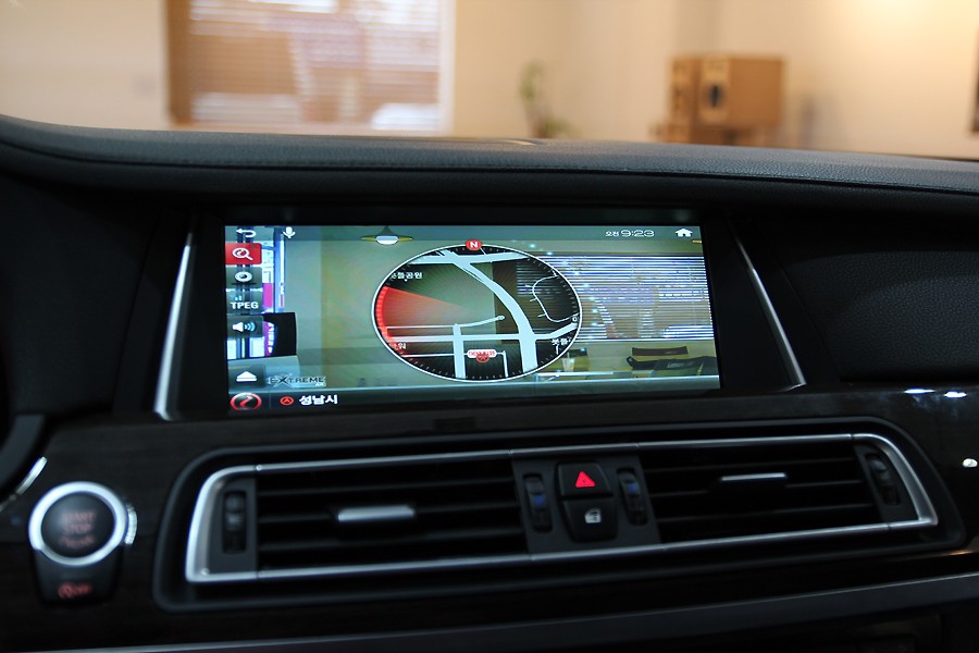 BMW 7시리즈 740LD 아이나비 X1큐브 네비게이션 매립 / 부산 금정