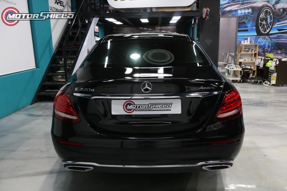 벤츠에는 올블랙이 멋 메르세데스 벤츠 E 클래스 유광 블랙 전체랩핑 by 대전랩핑 & 대전PPF 모터쉴드 / 대전 유성구