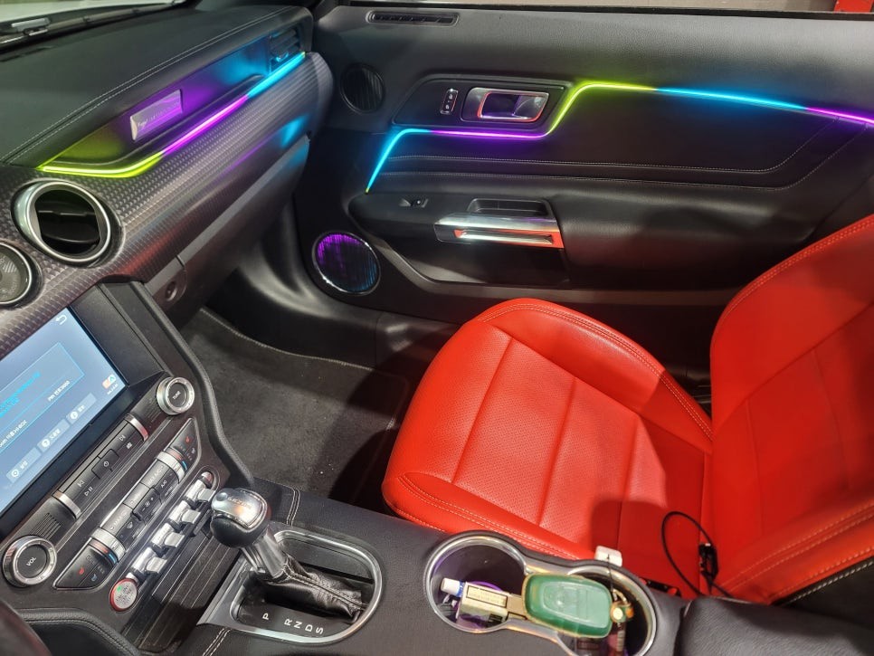 머스탱 엠비언트 튜닝, 송풍구까지 디테일한 실내 완성 / 인천 남동구