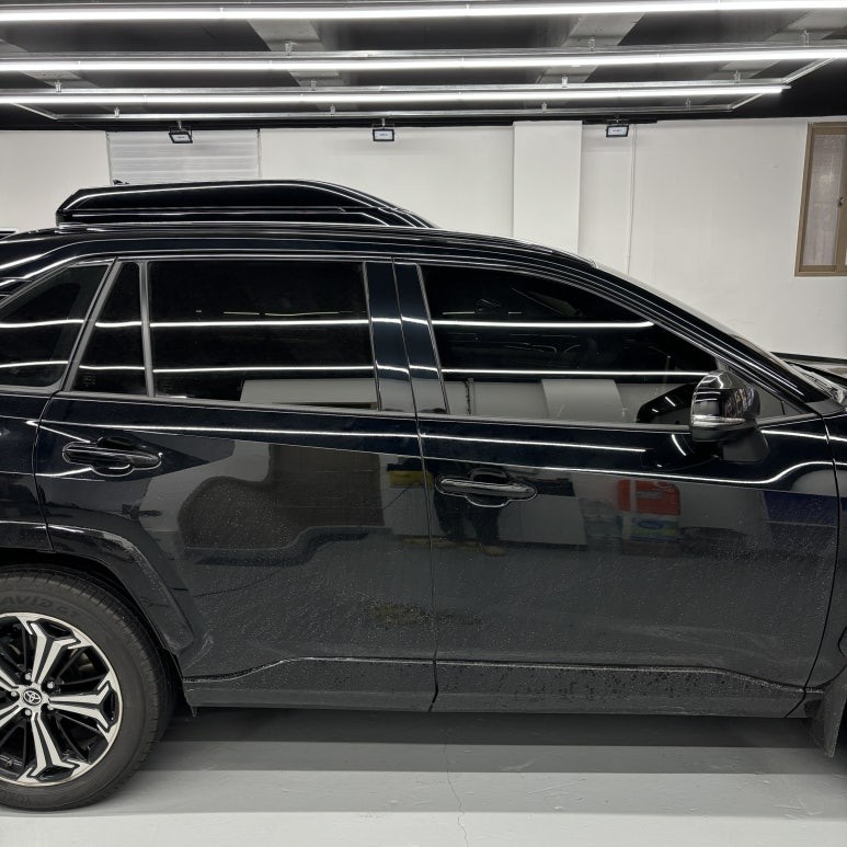 TOYOTA RAV4 B필러 랩핑 플랜비 고광택 필름