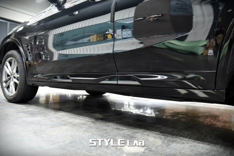 BMW G02 X4 하단 그레이 가니쉬 유광 블랙으로~ 블랙 차량을 원톤으로 만들었습니다. 랩핑은 하남 스타일랩!