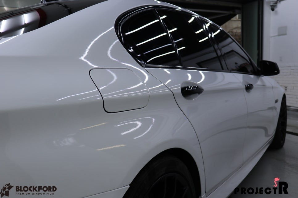 부천랩핑 BMW 520d 전체랩핑 에이버리 유광화이트 래핑시공기