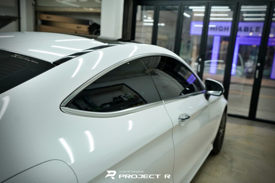 벤츠 C클래스 C220d 쿠페 에이버리 유광 화이트 전체 랩핑 시공, 부천 상동 프로젝트알