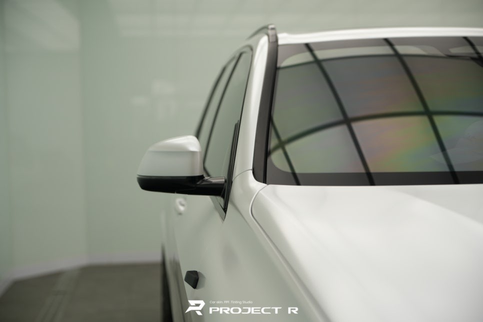 BMW X5 45e 전체 랩핑, 비닐프로그 사틴 펄 화이트 시공 부천 약대동 프로젝트알 / 부천 원미구 상동