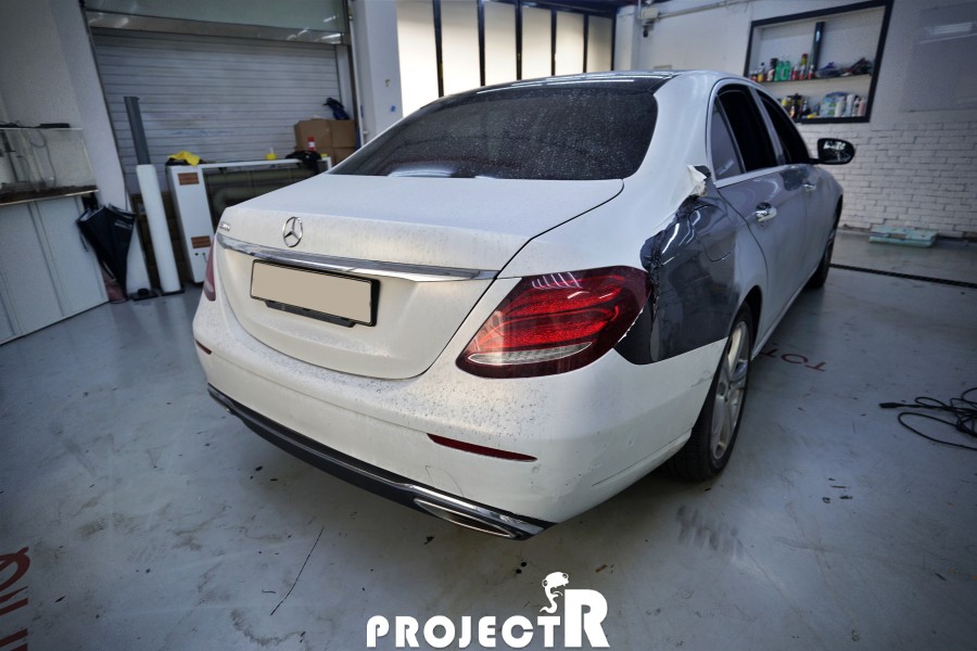 벤츠 E클래스 E300 전체랩핑, 에이버리 사틴 화이트 자동차 래핑 재시공기 by 프로젝트알