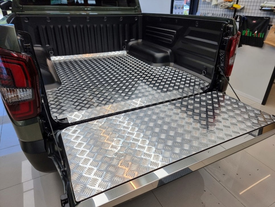 렉스턴스포츠 적재함 알루미늄 체크판 전문 탑게라지 / 순천, 여수, 광양