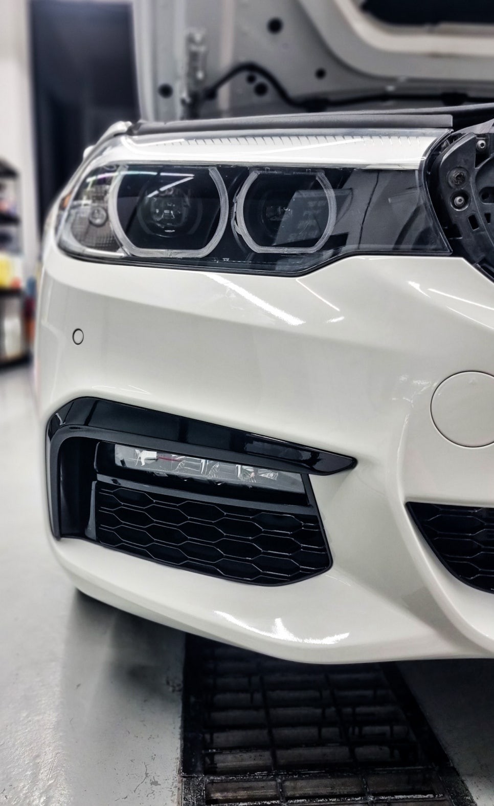 BMW g30 520i 5시리즈크롬죽이기/ 스플리터/ 블랙 키드니그릴 교체는 수원랩핑 [ PTL 랩스 ]