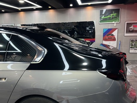 부산 자동차 랩핑 BMW I7 듀오톤(투톤) + 코치라인 고광택 필름으로 차량의 스타일 변화시키기!