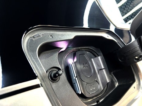 부산 자동차 랩핑 BMW I7 듀오톤(투톤) + 코치라인 고광택 필름으로 차량의 스타일 변화시키기!