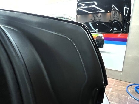 부산 자동차 랩핑 BMW I7 듀오톤(투톤) + 코치라인 고광택 필름으로 차량의 스타일 변화시키기!