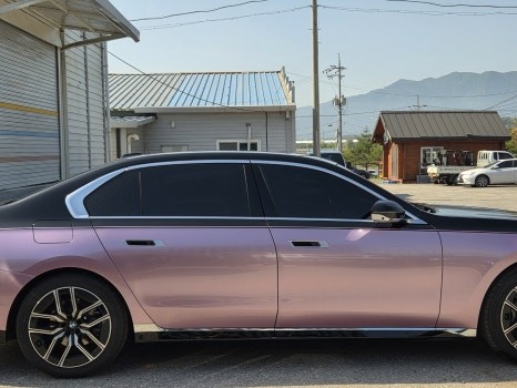 [강릉 랩핑] BMW 7시리즈 블랙 바디에 핑크 포인트로 완성한 듀오톤 스타일 / 강릉시 유산동