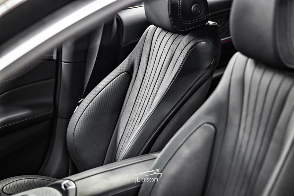 벤츠 CLS 450 AMG 핸들 교체 시공과 R 버튼 활성화로 편리함과 실내 드레스업을 동시에! / 대전 서구, 세종, 청주, 천안