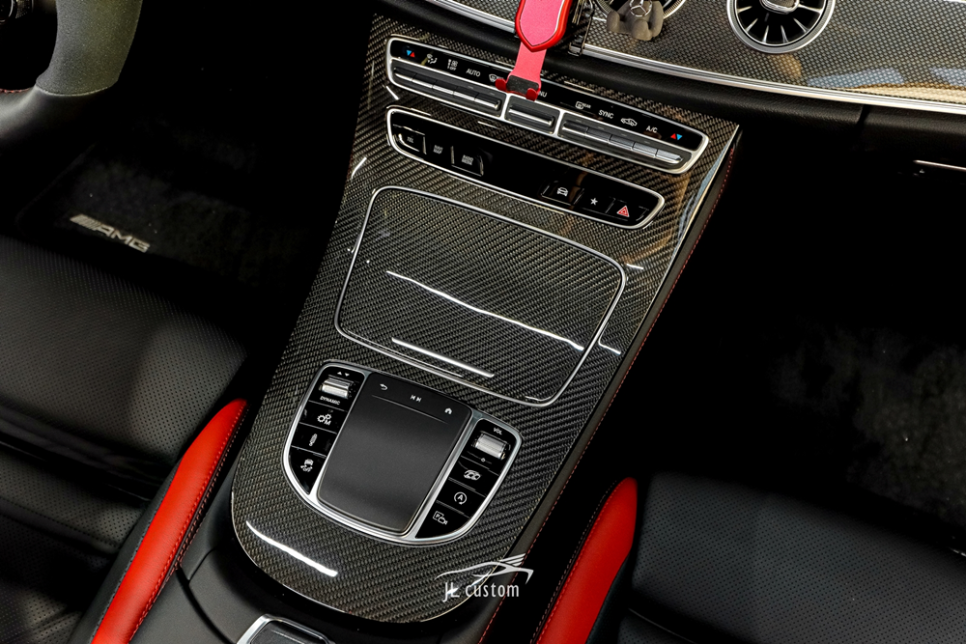 벤츠 E 클래스 E53 AMG 세련된 리얼 카본 콘솔 교체 시공! / 대전 서구, 세종, 청주, 천안
