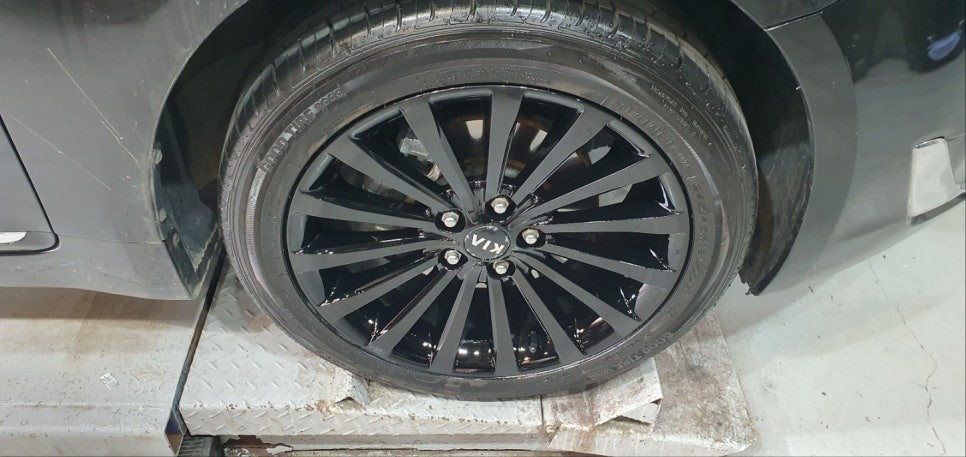 [원주휠수리][원주휠복원] 18인치 기아 K7휠 블랙유광 도장 복원 명품휠스토리 원주점 / 원주, 횡성, 제천, 평창, 여주