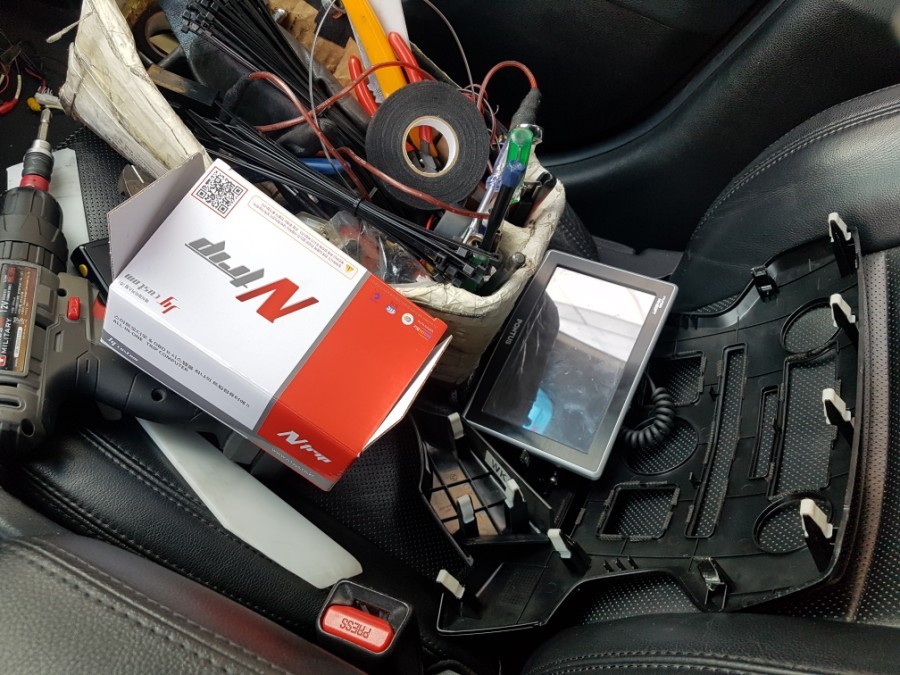 부산 네비게이션 전문점. K7네비 교체 작업