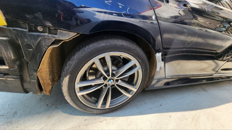 BMW 730 LD 자차 보험처리로 판금도색 및 휠복원 진행