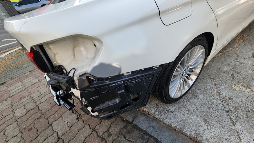 BMW 420i 범퍼복원, 휠 복원, 덴트로 새 차 만들기 보험처리