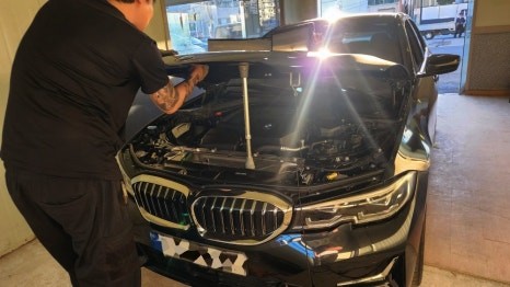 BMW 320i 우박덴트 작업 완료 마무리 광택 진행 중 / 강남 대치동