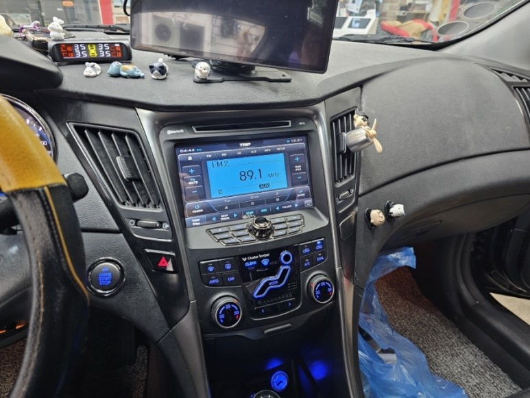 yf소나타 하단 매립된 네비게이션 오디오 수리로 오토매니아클럽 방문!~~~