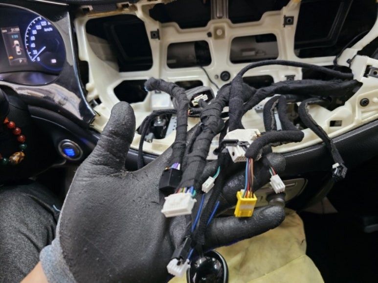 12년식 제네시스BH 안산 안드로이드올인원 무선 카플레이 설치하니 이렇게 좋을수 없다!~~^^