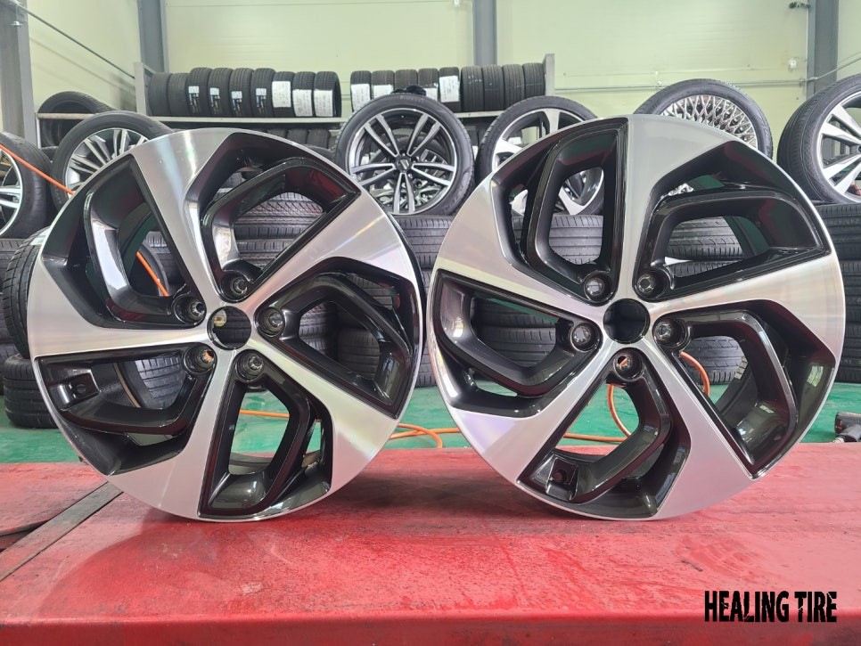 투싼 19인치 다이아컷팅 순정휠 복원 주차기스 휠수리 다산동휠복원 힐링타이어!!~! 남양주휠복원 구리휠복원 남양주타이어 의정부휠복원  휠복원 휠수리 다산동타이어 / 남양주, 강동, 하남, 송파