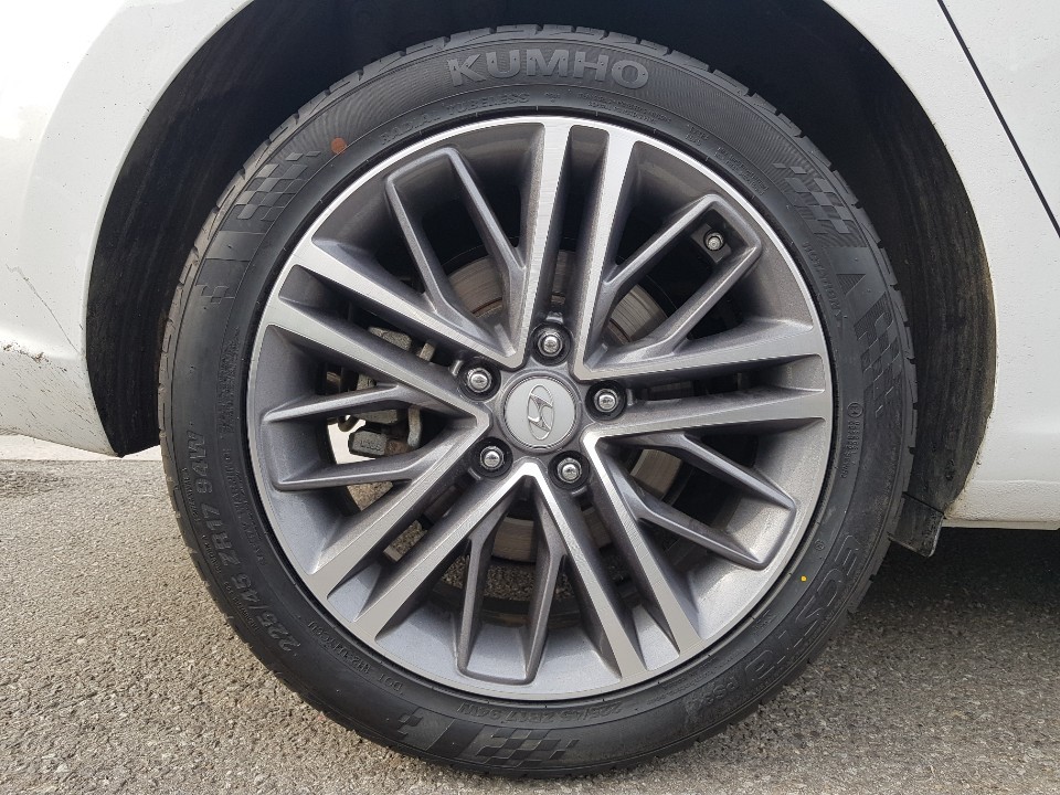 현대 i30 차량 그랜져 ig 17인치 225 45 17 금호 ps31 교체작업~~인치업 작업 장착사진 힐링타이어 남양주힐링타이어 중고휠타이어 / 남양주, 강동, 하남, 송파