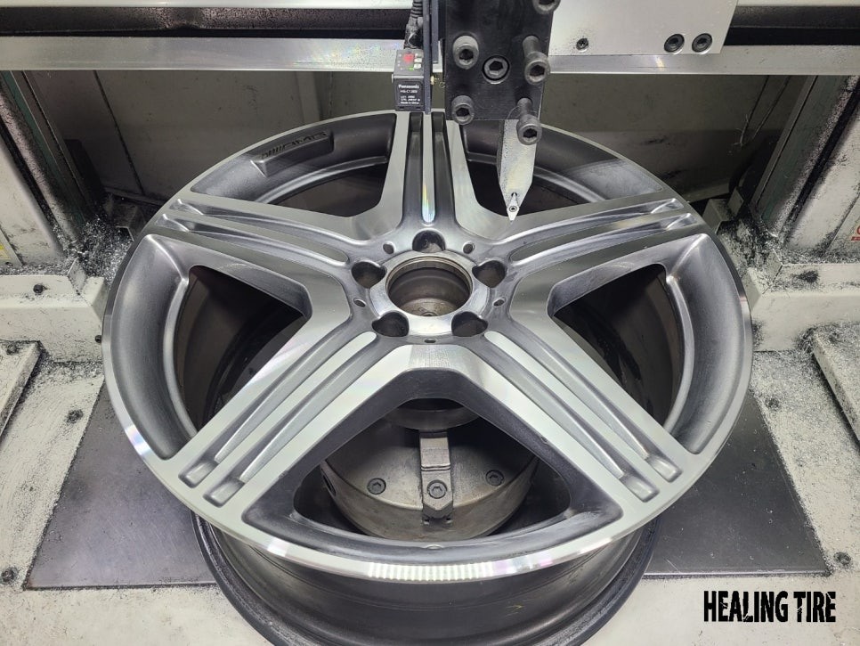 벤츠 CLS 63AMG 19인치 휠복원 휠 주차기스 정품휠복원 다이아컷팅복원~! 남양주휠복원 구리휠복원 남양주타이어 의정부휠복원  휠복원 휠수리 다산동타이어 / 남양주, 강동, 하남, 송파