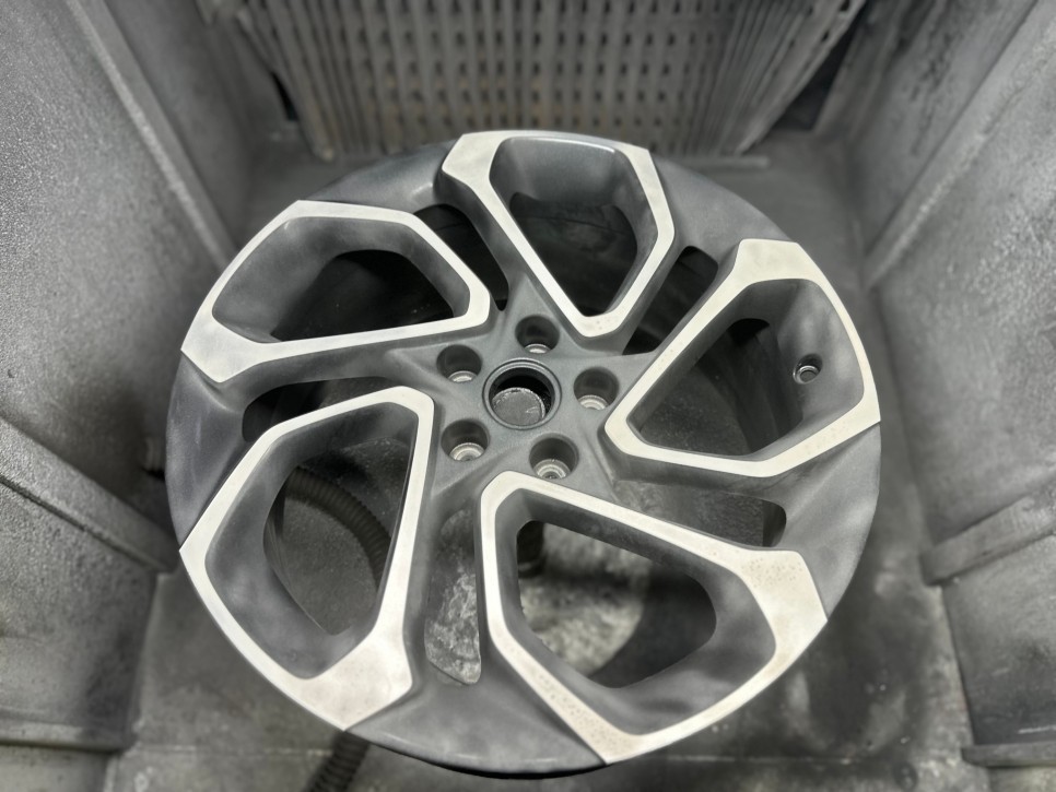 상봉/남양주_ 쉐보레 트랙스 19인치 유광블랙 분체도장  _휠복원/휠수리 / 남양주, 강동, 하남, 송파