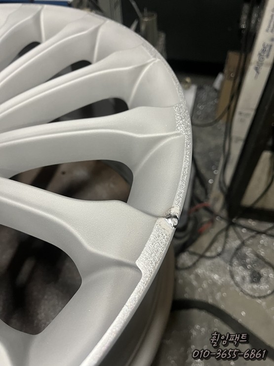 [부산휠수리] [부산휠복원] [부산휠도색] <휠임팩트>아우디 a8 휠복원,휠수리,휠도색,19인치휠 / 부산 사상구 감전동