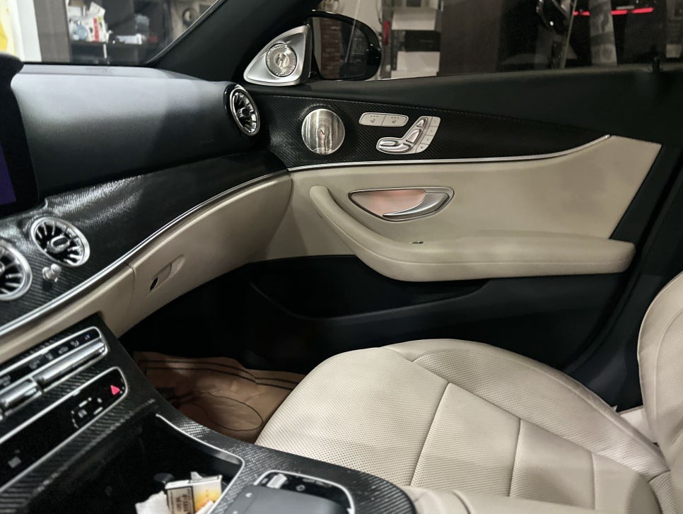 벤츠 W213 E300 순정 우드에서 무광 카본으로 실내 랩핑 작업기! / 전북 전주, 광주, 김제