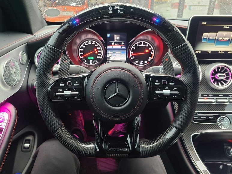 [루카스로드]벤츠 w205 c63amg쿠페차량 핸들교환 퍼포먼스핸들 led핸들장착 인디게이터핸들장착 잠자리핸들장착
