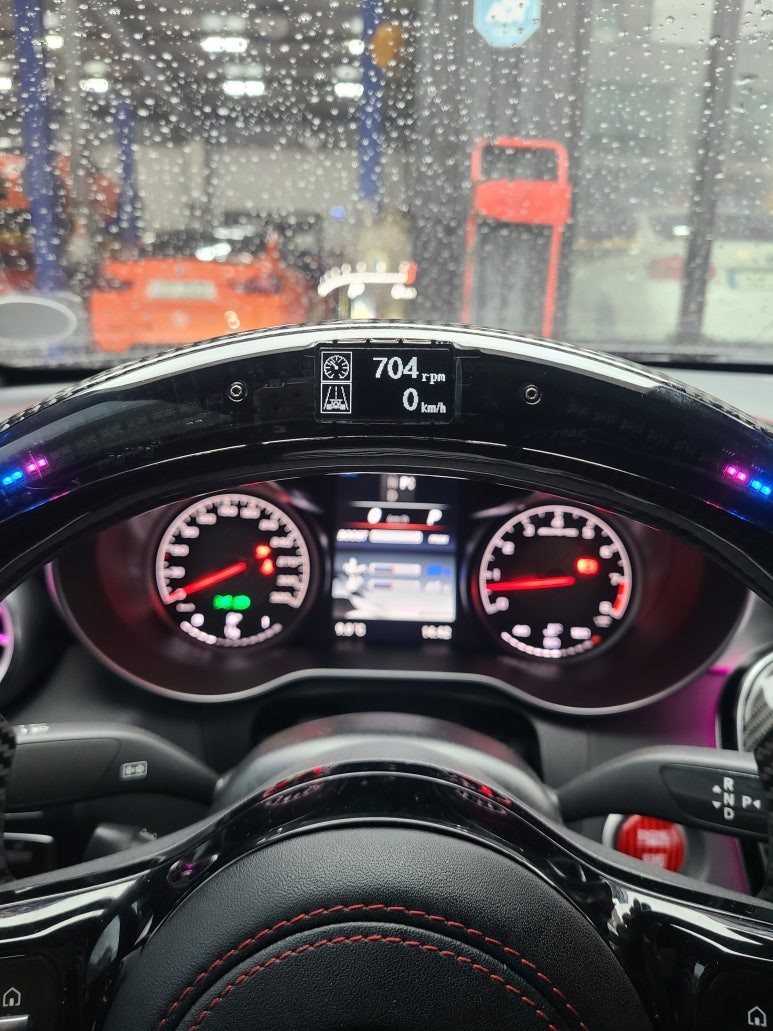 [루카스로드]벤츠 w205 c63amg쿠페차량 핸들교환 퍼포먼스핸들 led핸들장착 인디게이터핸들장착 잠자리핸들장착