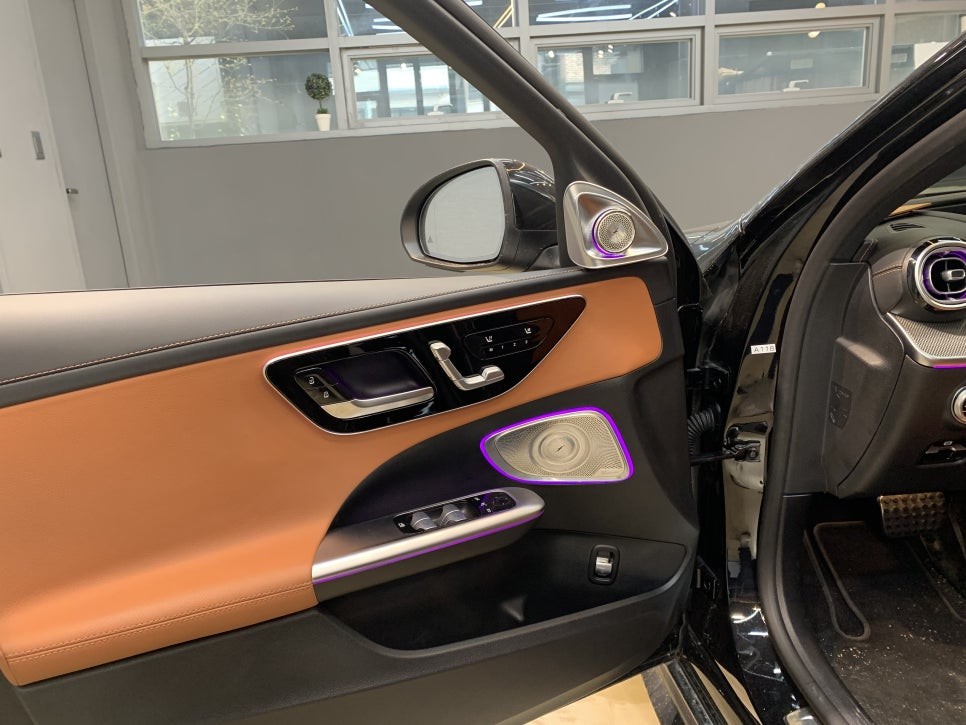 벤츠 C300 W205 부메스터 4D 트위터 스피커, 엠비언트 미드레인지 스피커 커버, 2열 엠비언트 송풍구, 엠비언트 라이트 추가!!