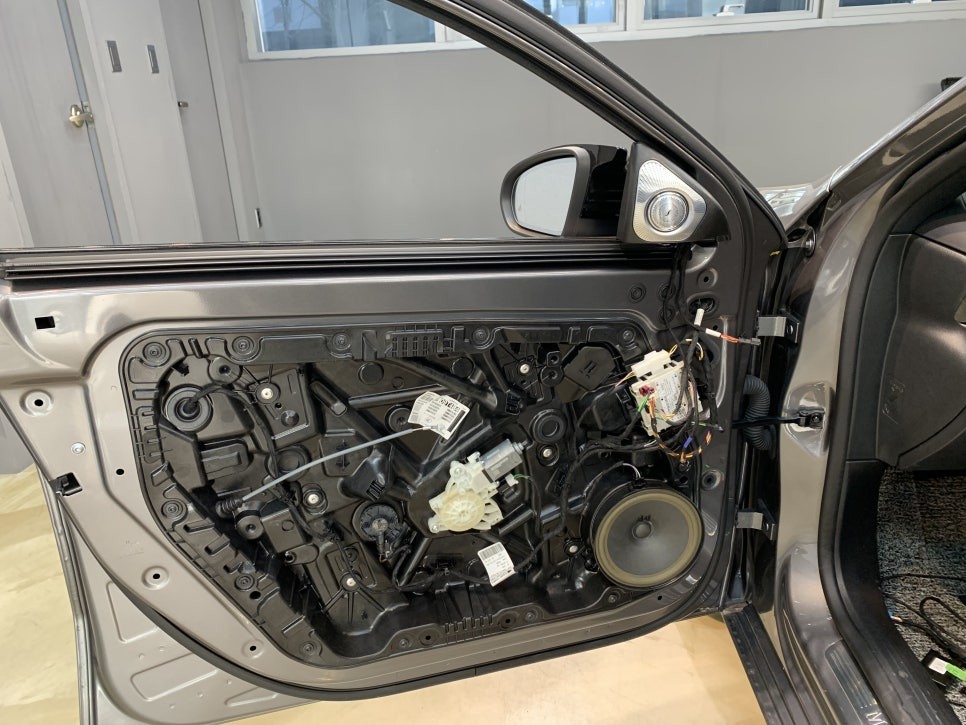 벤츠 A220, 부메스터 3D 트위터, W177