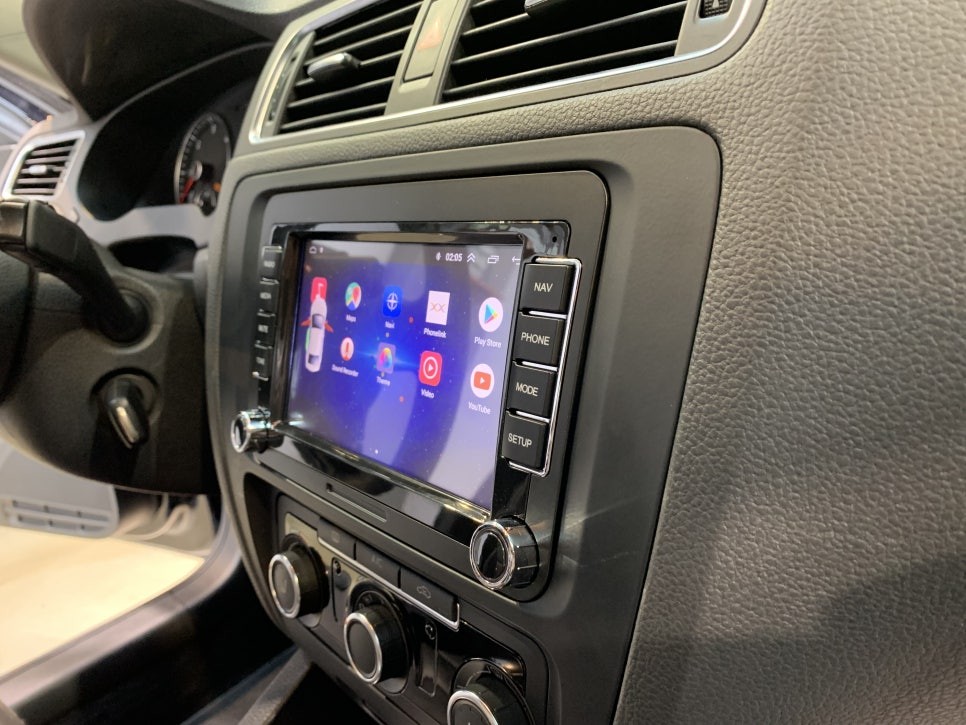 2013년 폭스바겐 제타 안드로이드 올인원, 안드로이드 모니터 장착