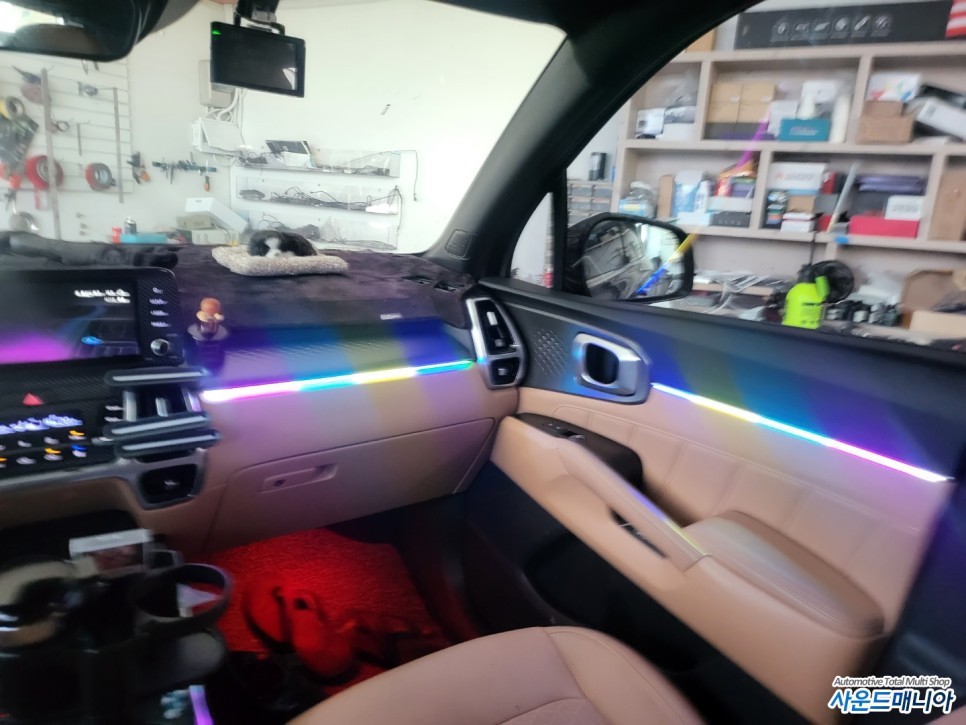 쏘렌토MQ4 DMX무빙엠비언트 라이트 시공은 울산 사운드매니아 / 울산, 경남