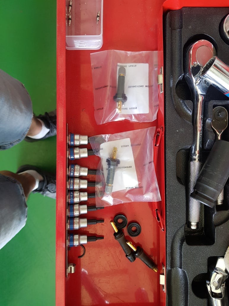 티볼리 앞 휠두짝 블랙유광작업 / 동해시 단봉동