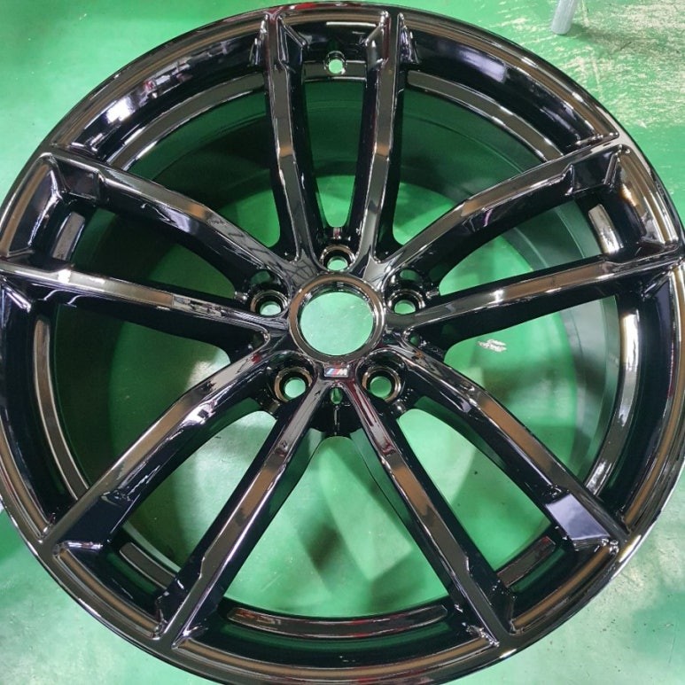 bmw 530i 블랙유광 휠도색 동해휠도색,삼척휠도색,강릉휠도색,태백휠도색,울진휠도색,동해미쉐린타이어,삼척미쉐린타이어,태백미쉐린타이어,타이어최저가