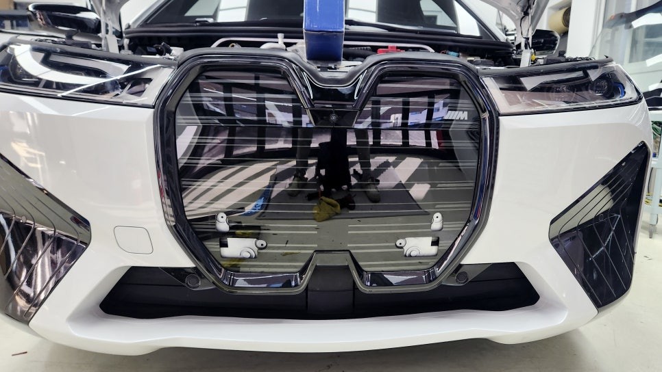 부천 BMW iX 전기차 정품 아이코닉 글로우 설치에 코딩까지 완료 / 경기 김포