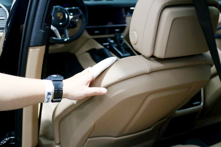 포르쉐 카이엔 쿠페 야와라 가죽코팅 (가죽의 느낌을 그대로 간직시켜드립니다.) / 부산, 기장, 양산