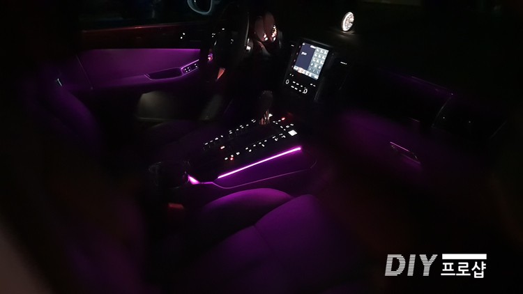 포르쉐 마칸 엠비언트 RGB무드등 시공 (대구LED튜닝 대구LED수리) / 대구 남산동