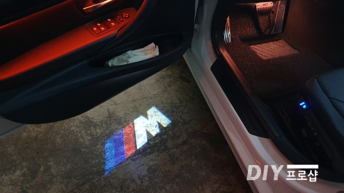 BMW 320D 모델 도어로고램프 고스트램프 도어스팟 장착 대구 다이프로샵 / 대구 남산동