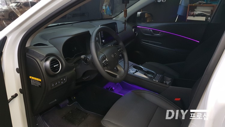 대구 현대 코나 EV 앰비언트 무드등 중앙콘솔 포켓 무드등시공 (대구LED튜닝 대구LED수리) / 대구 남산동