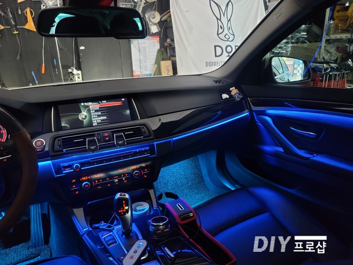 BMW F10 520D 순정 연동엠비언트 라이트 무드등 업그레이드 풋등 시공 대구 다이프로샵 경남 부산 울산 대전 경북 / 대구 남산동