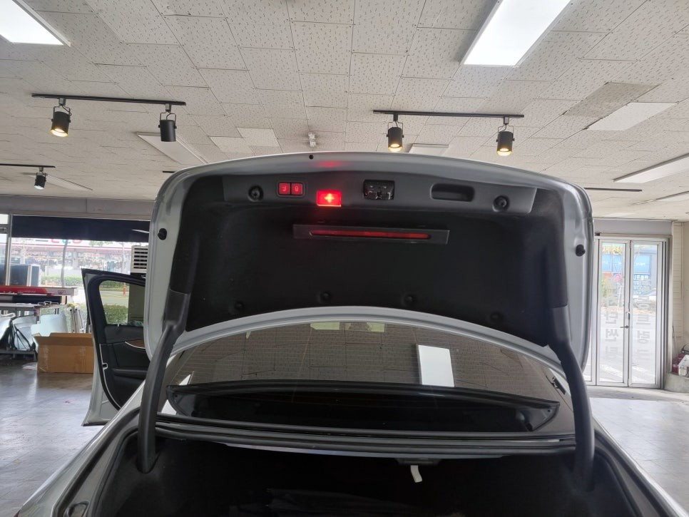 벤츠 W213 전동트렁크 사상구모터케어에서 장착 / 부산 사상구
