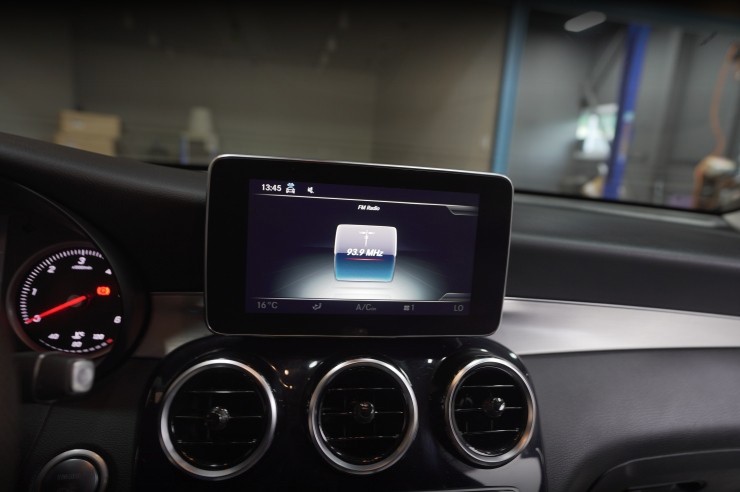 벤츠GLC220D , 송풍구 엠비언트 + 3D부메스터 스피커 & 12.3인치 모니터 교체와 안드로이드 네비매립