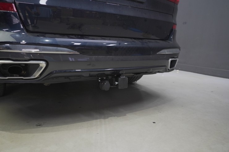 BMW X7 견인고리 - 보트 트레일러, 카라반, 캠핑트레일러 등 다양한 활용을 위한 필수품