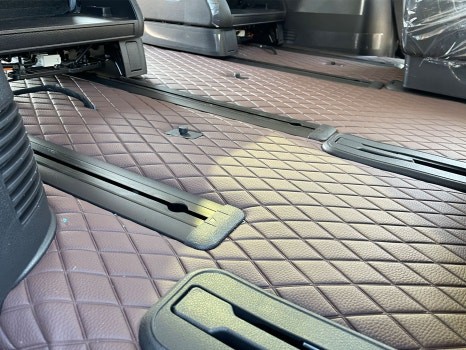 김포 카니발 엠보싱 매트 모빌하임 P3 커피브라운 시공 / 경기 김포